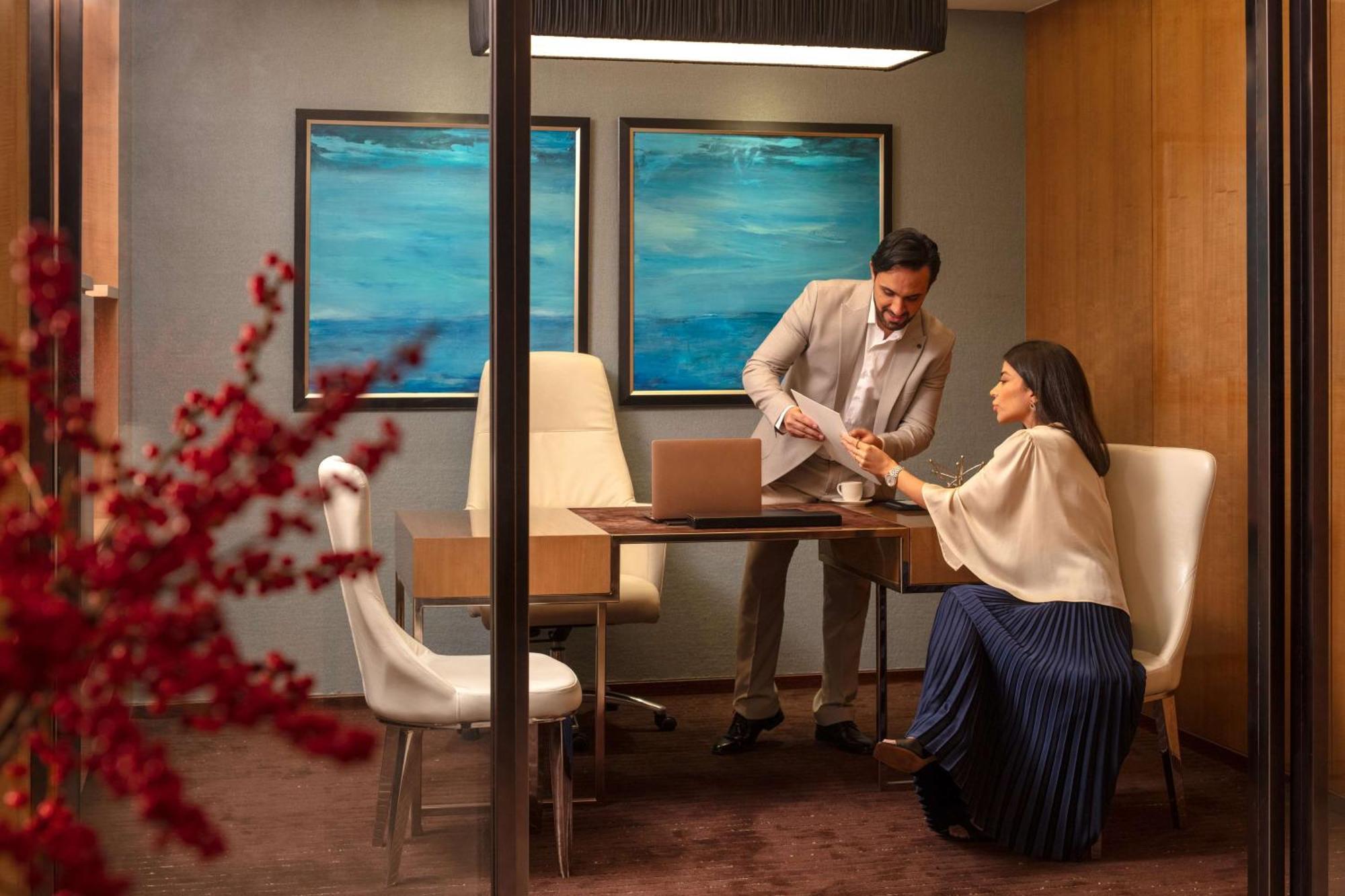 Hyatt Regency Riyadh Olaya Екстериор снимка A private meeting room at the airport