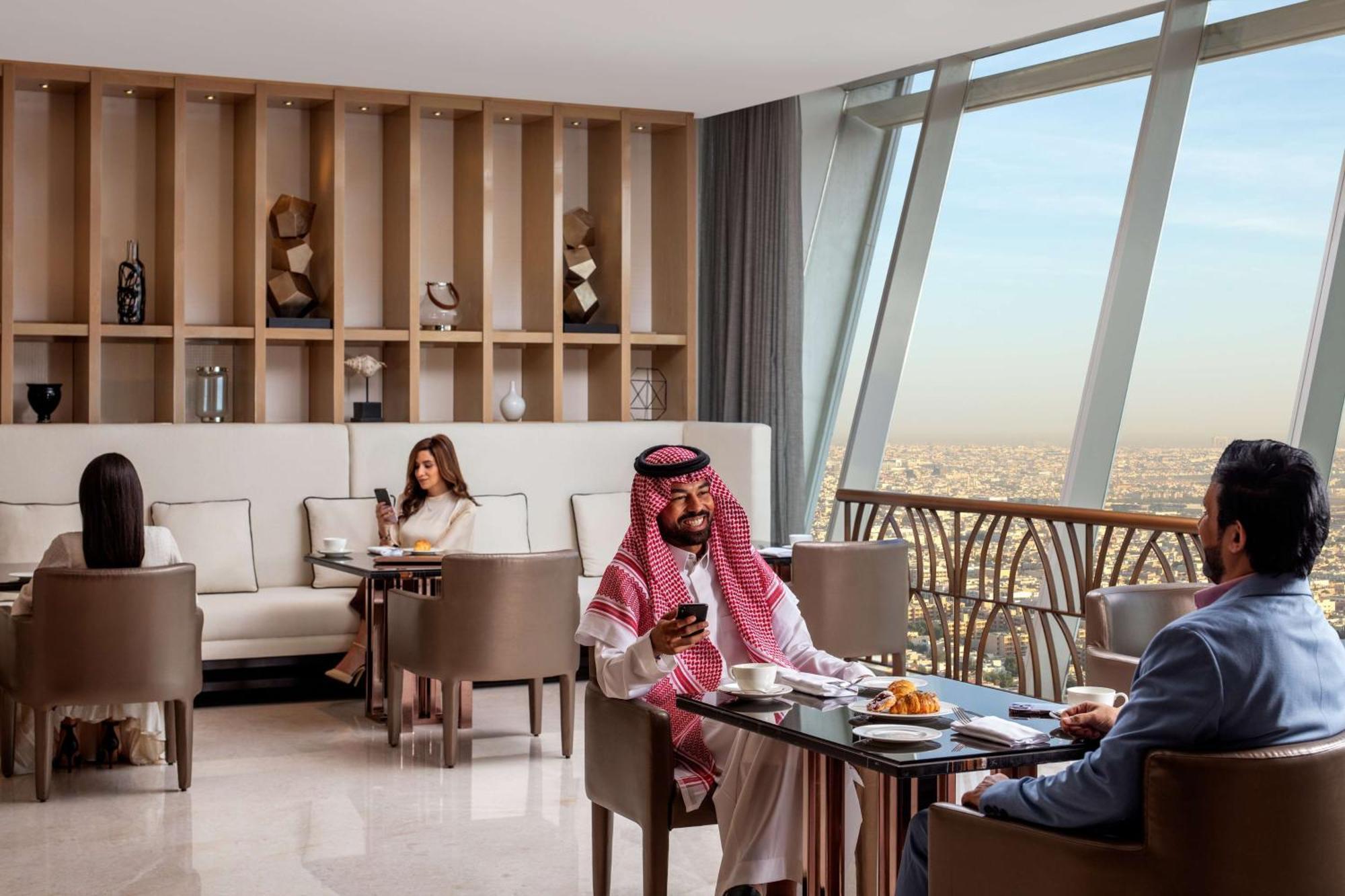 Hyatt Regency Riyadh Olaya Екстериор снимка The Lounge at the Ritz-Carlton, Riyadh