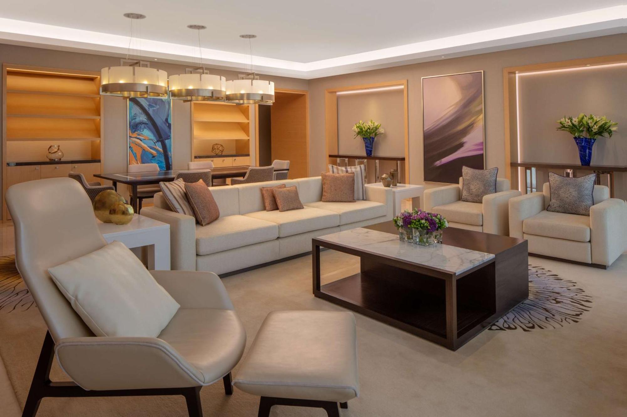 Hyatt Regency Riyadh Olaya Екстериор снимка The living room of a three-bedroom suite