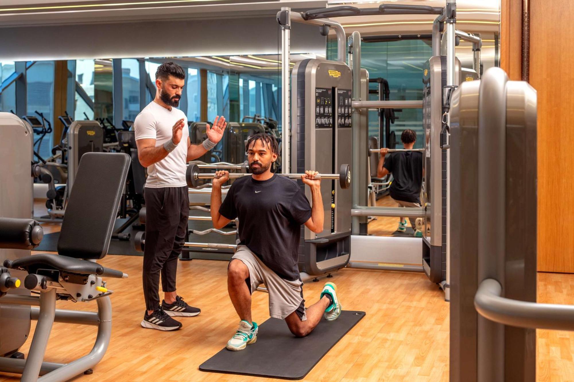 Hyatt Regency Riyadh Olaya Екстериор снимка Personal trainer coaching a man on a Bulgarian split squat