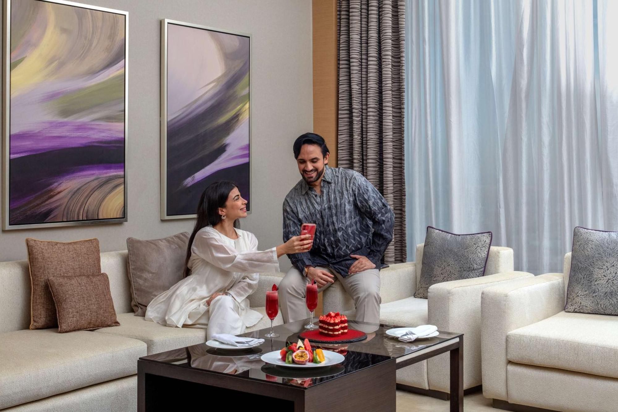 Hyatt Regency Riyadh Olaya Екстериор снимка A couple in a living room