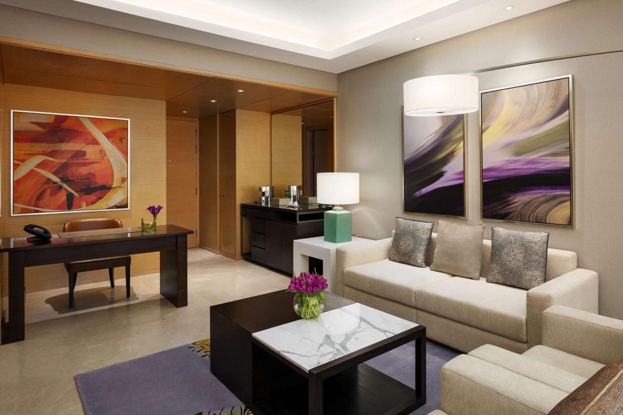 Hyatt Regency Riyadh Olaya Екстериор снимка A living room in a suite at the Ritz-Carlton, Dubai