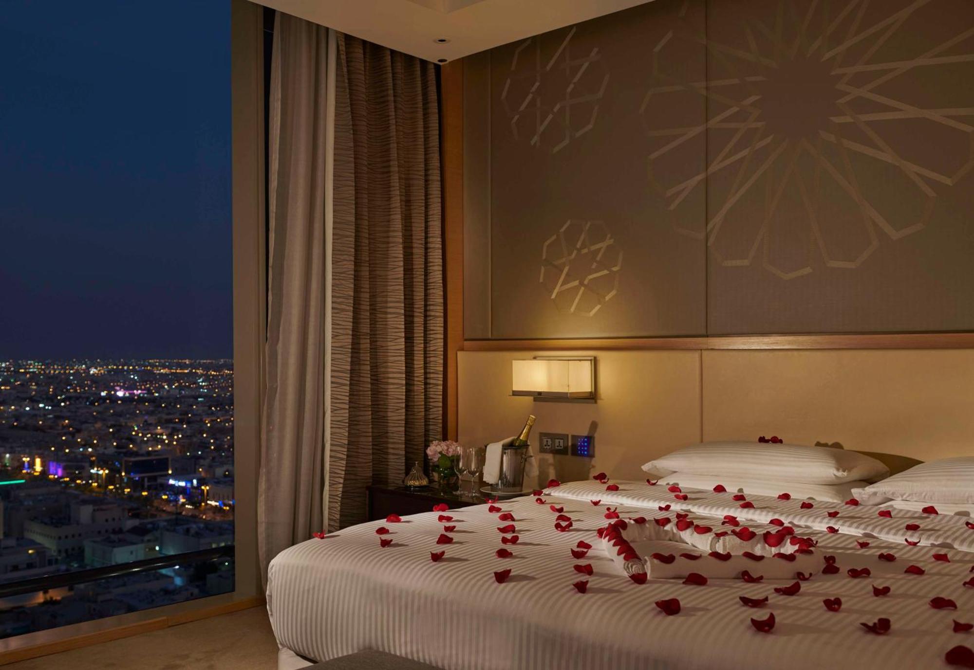 Hyatt Regency Riyadh Olaya Екстериор снимка A bedroom at the hotel