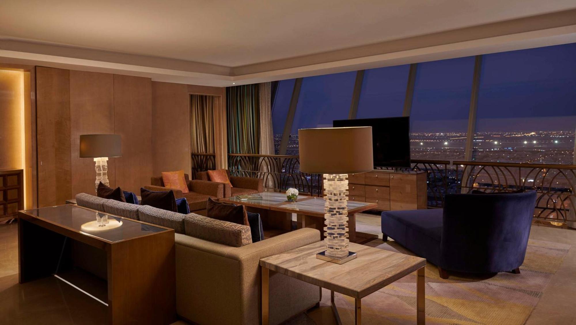 Hyatt Regency Riyadh Olaya Екстериор снимка A suite at the Atlantis